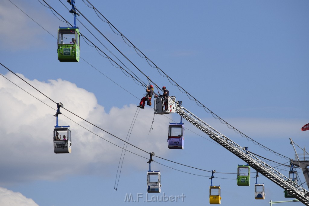 Koelner Seilbahn Gondel blieb haengen Koeln Linksrheinisch P233.JPG - Miklos Laubert